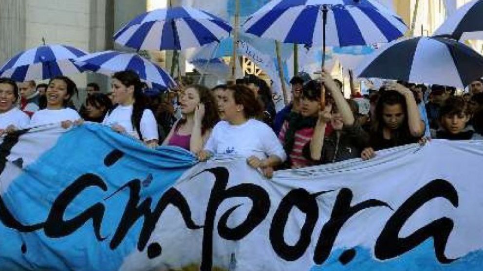 Con distanciamiento, La Cámpora volverá mañana a las calles