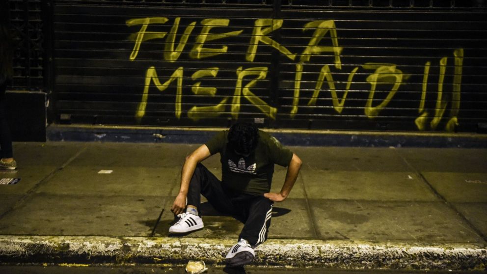 Renunciaron 12 ministros en Perú tras la muerte de dos manifestantes