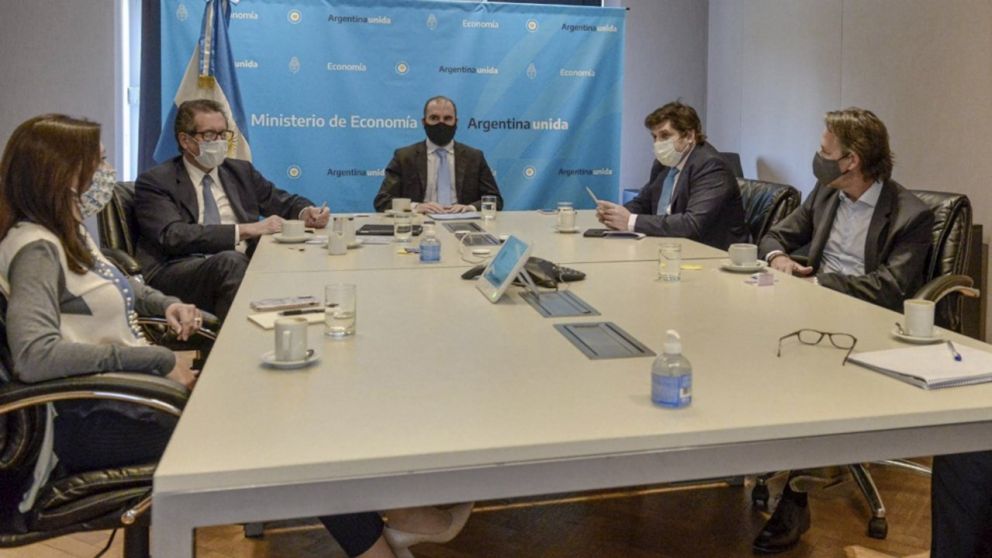 Guzm�n y Pesce ya se hab�a reunido con los enviados del FMI en su primera misi�n el 10 de octubre pasado