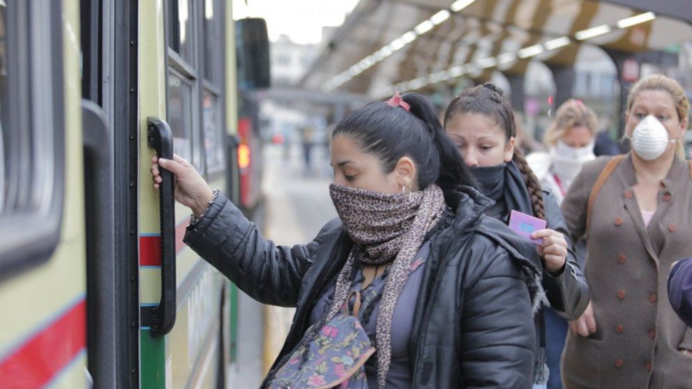 En el transporte ferroviario podrá circular con un pasajero parado por metro cuadrado