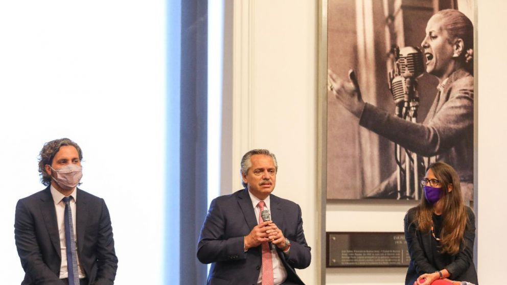 Alberto Fernández hizo un hilo de Twitter para contar sobre su hisopado