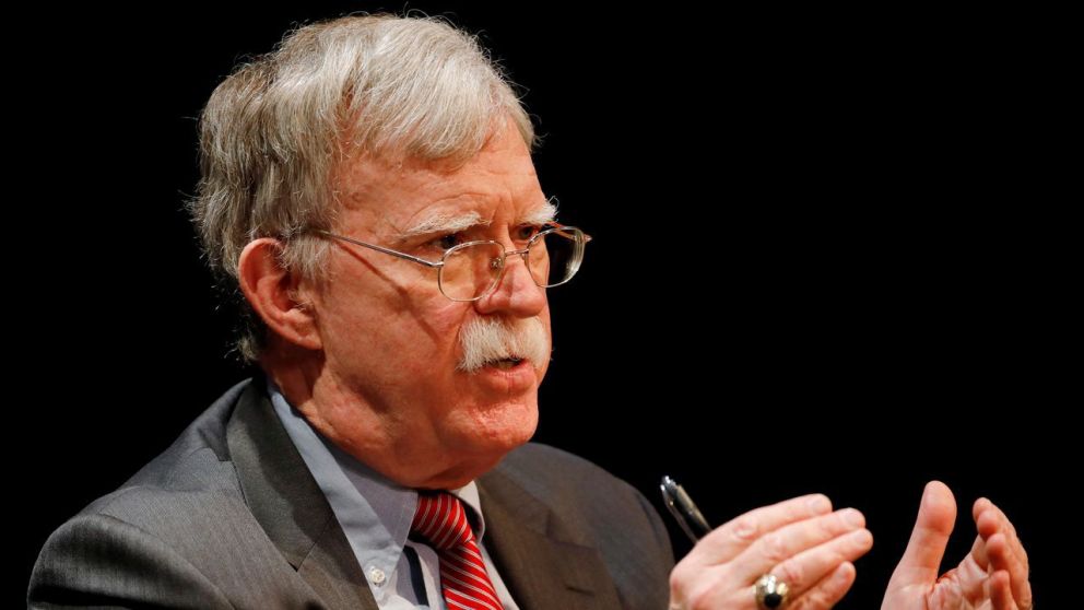John Bolton considera que la autoproclamación de Trump como ganador de las elecciones es una "verguenza"