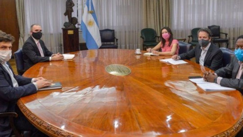 La delegaci�n del FMI se reuni� con Guzm�n y�Chodos y hablaron de metas fiscales, monetarias y cambiarias, adem�s de las exigencias de reformas