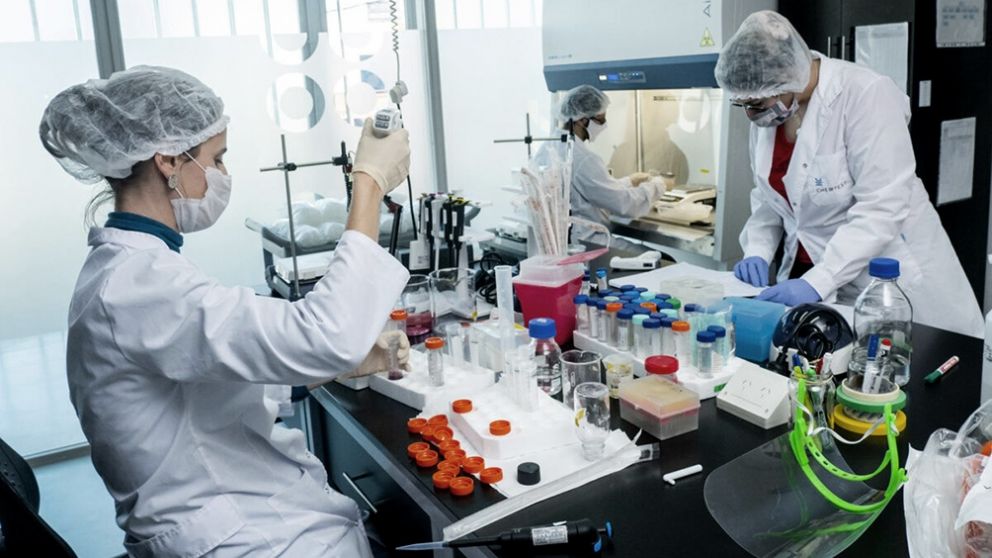 Sigman remarcó que, si las pruebas fracasan, "las vacunas se destruirán"