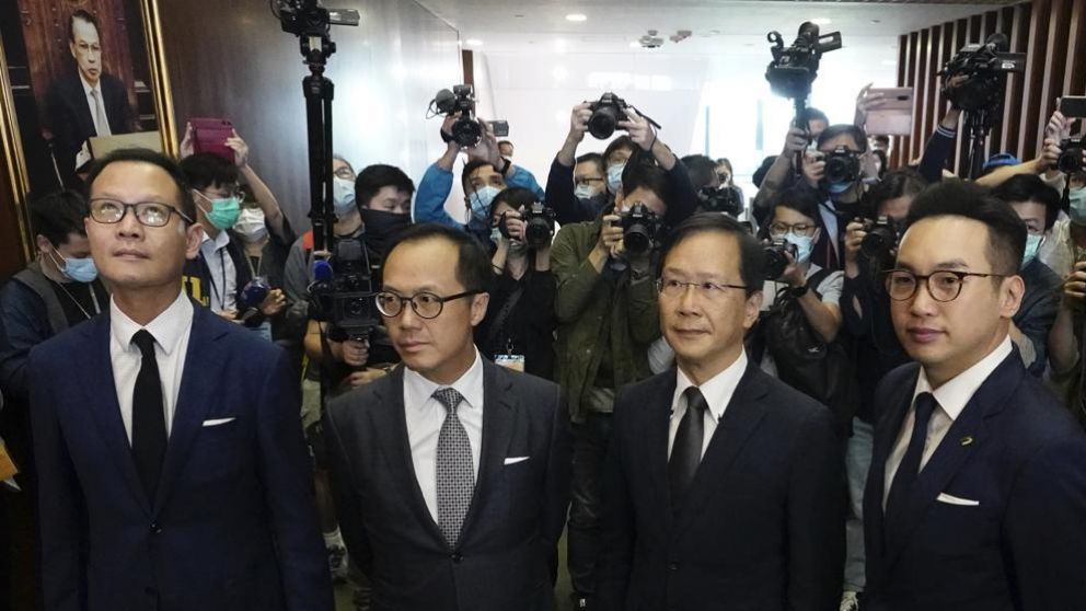 Renuncian legisladores opositores en Hong Kong