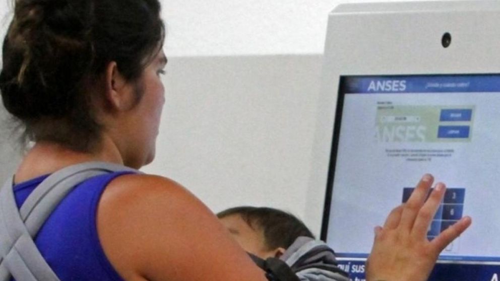 La AUH recuperó parte de los 18 puntos del poder adquisitivo perdidos durante el macrismo