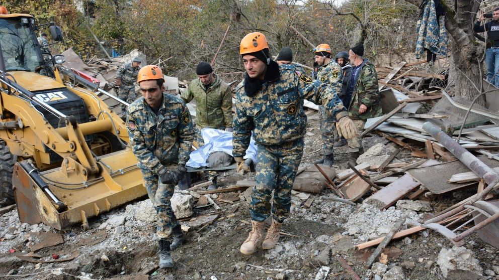 Con tropas de paz rusas, se cumple el alto el fuego en Nagorno Karabaj