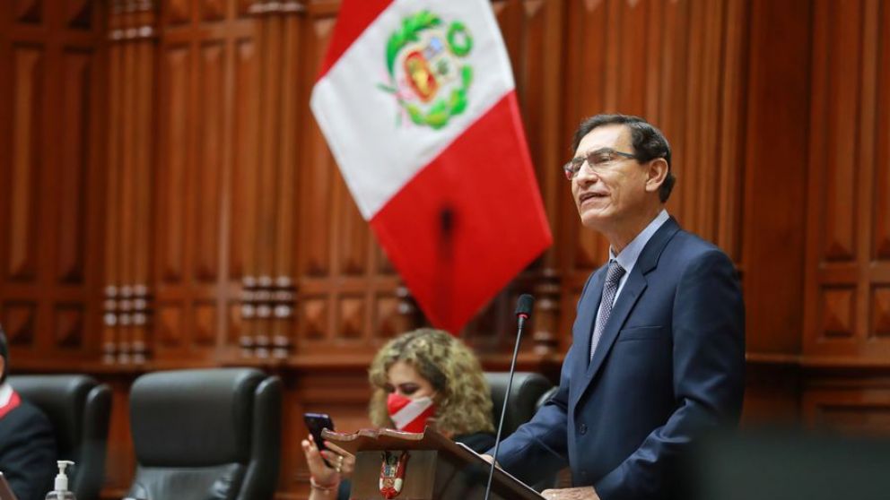 Se aprobó en el Congreso la destitución de Martín Vizcarra