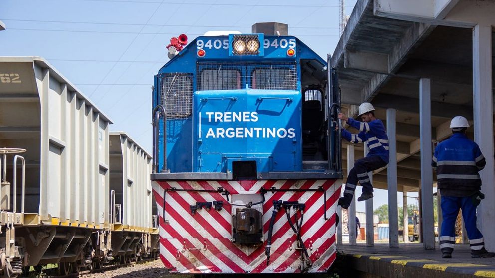 Dentro de la dinámica de labor se logró recuperar 3 locomotoras para refozar el servicio reactivado en julio
