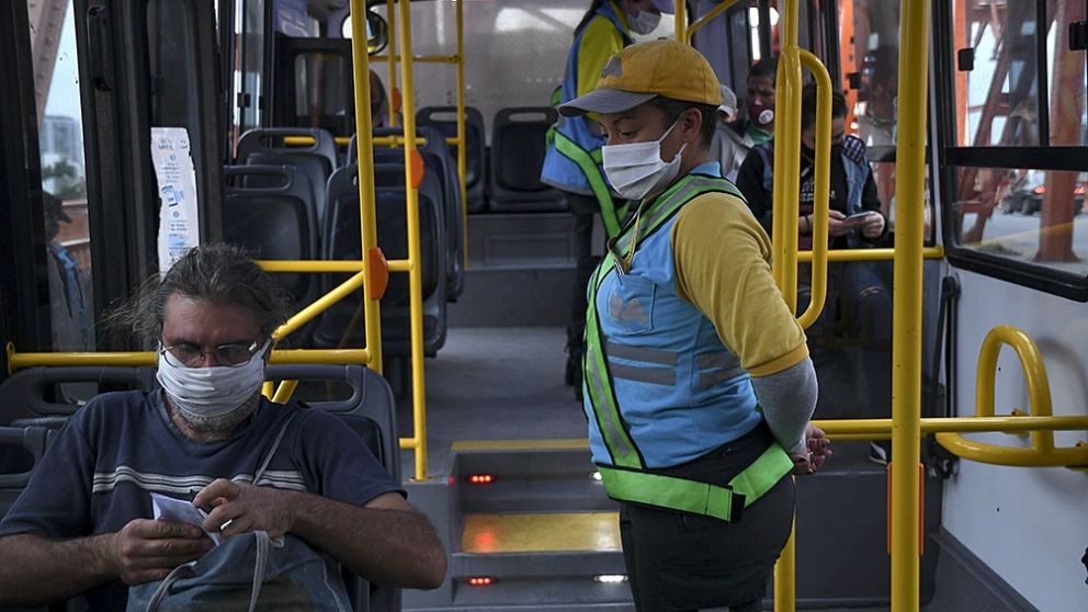 El transporte público seguirá siendo restringido solo a trabajadores esenciales o estudiantes que vuelvan a clases