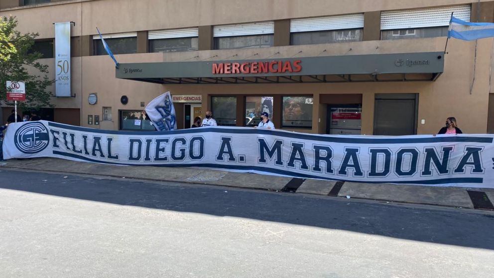 Diego Maradona continuará internado aunque su recuperación avanza muy bien