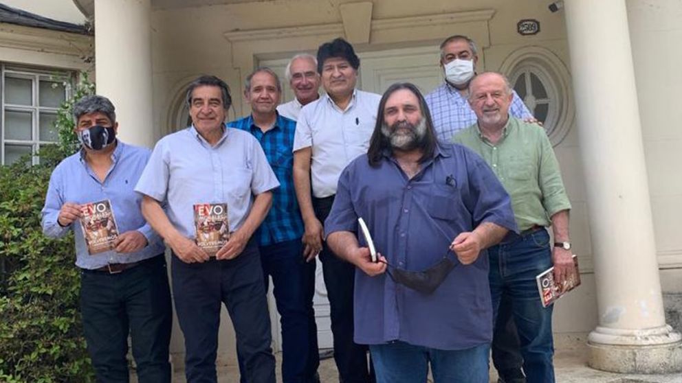 El titular de los bancarios se reunió ayer junto a otros líderes sindicales con el ex presidente Evo Morales