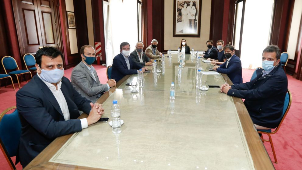 Kicillof se reunió con representantes de las principales compañías navieras que operan en el país