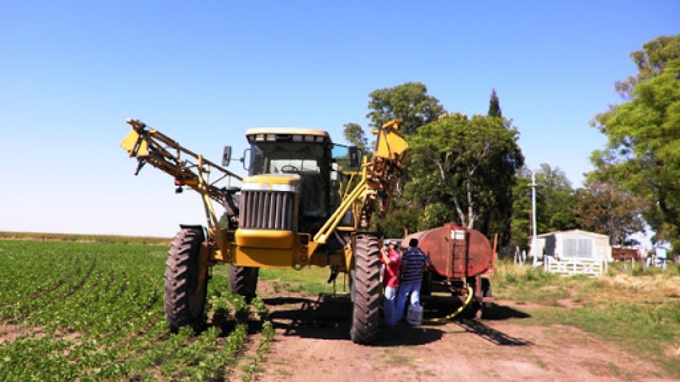 El salario mínimo del peón auxiliar dedicado a aplicación de fitosanitarios es de $60.472