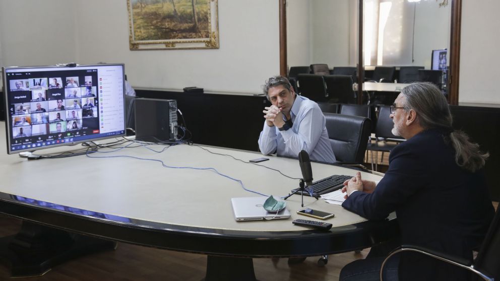 Basterra, durante el anuncio de la medida a través de videoconferencia
