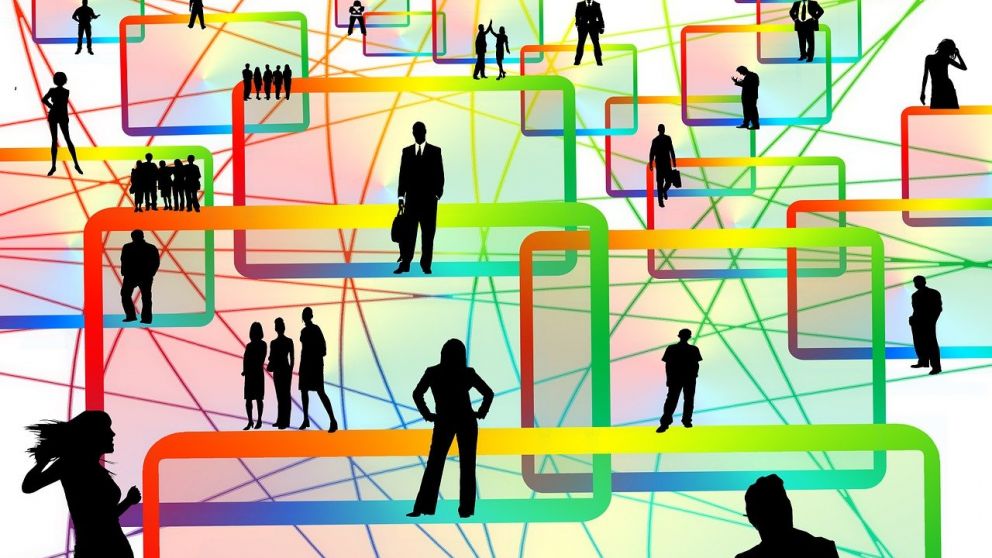 La mitad de las personas LGBTTIQ+ sienten discriminación laboral