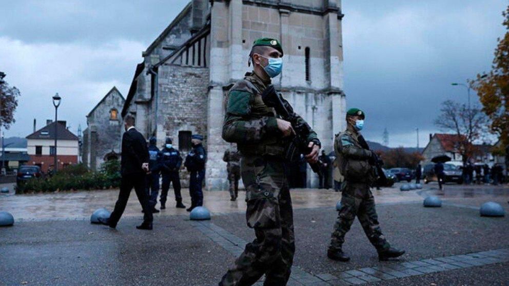 Francia despliega 14 mil soldados y policías luego de ataques islamistas