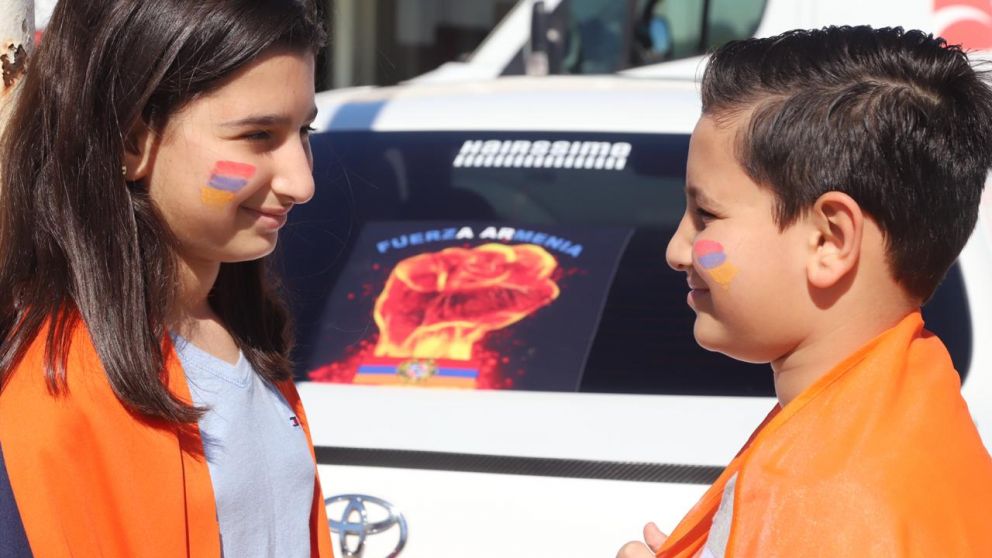 Los hayastanzi trajeron sus costumbres, más cercanas a lo oriental y aquí se mezclaron con gente de distintas edades