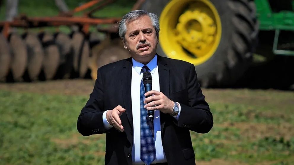 Alberto Fernández consideró que la iniciativa impulsada por Juan Grabois "no es descabellada"