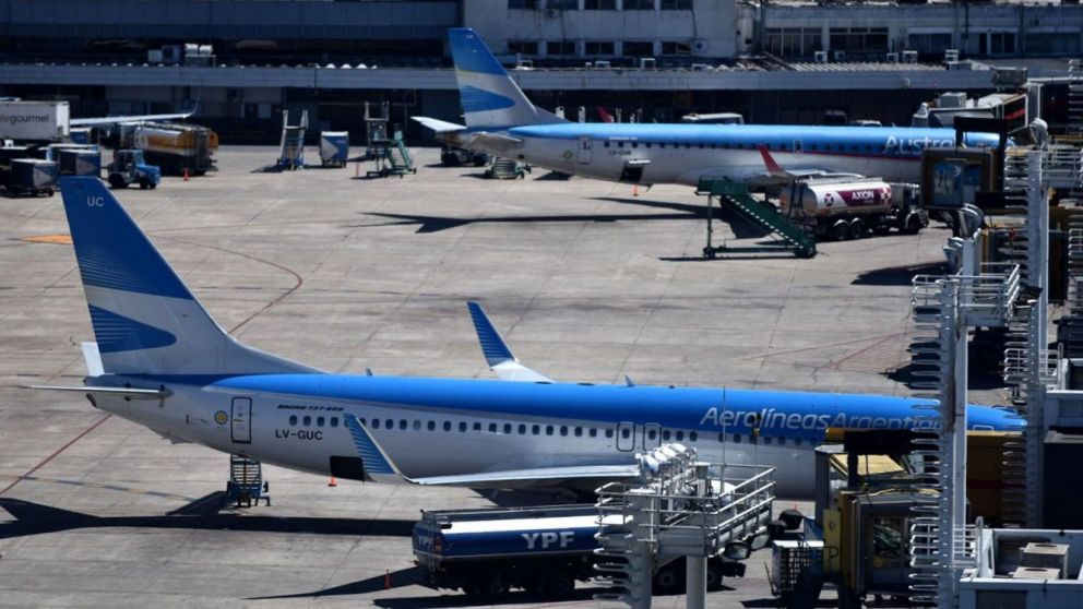 Aerolíneas Argentinas y JetSmart inaugurarán los vuelos de esta semana