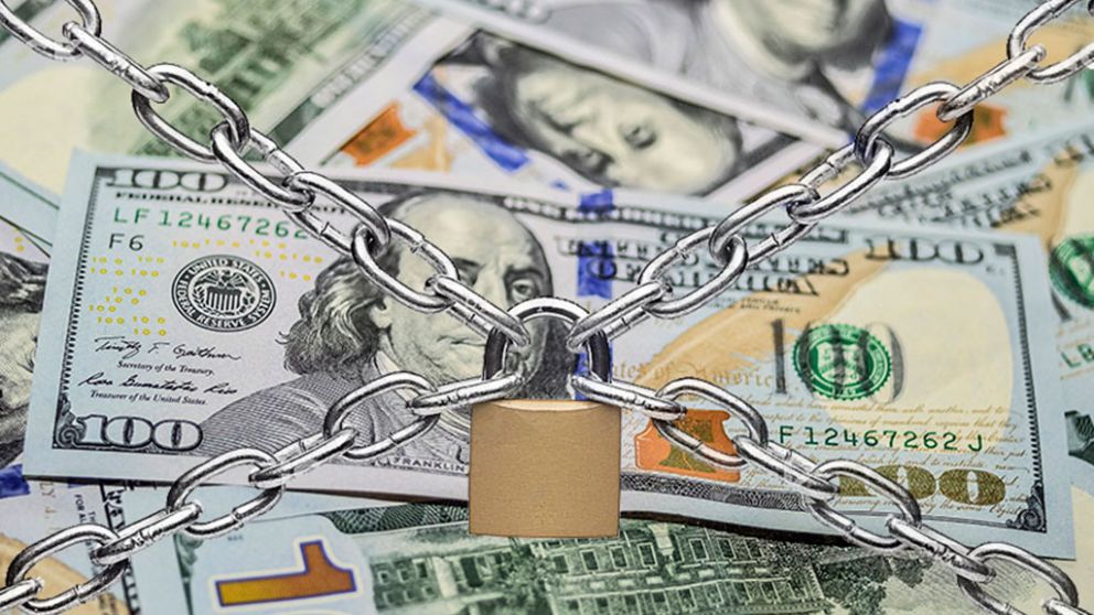 El dólar ahorra cada día con más restricciones