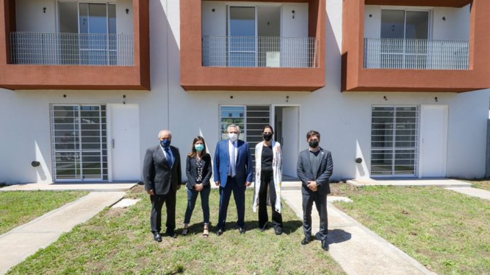 El presidente participó en actos de entrega de viviendas