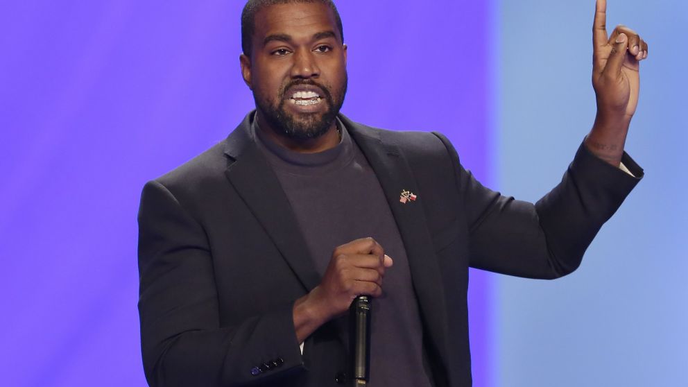 Kanye West sigue hablando de política y conversando con Dios en la ducha