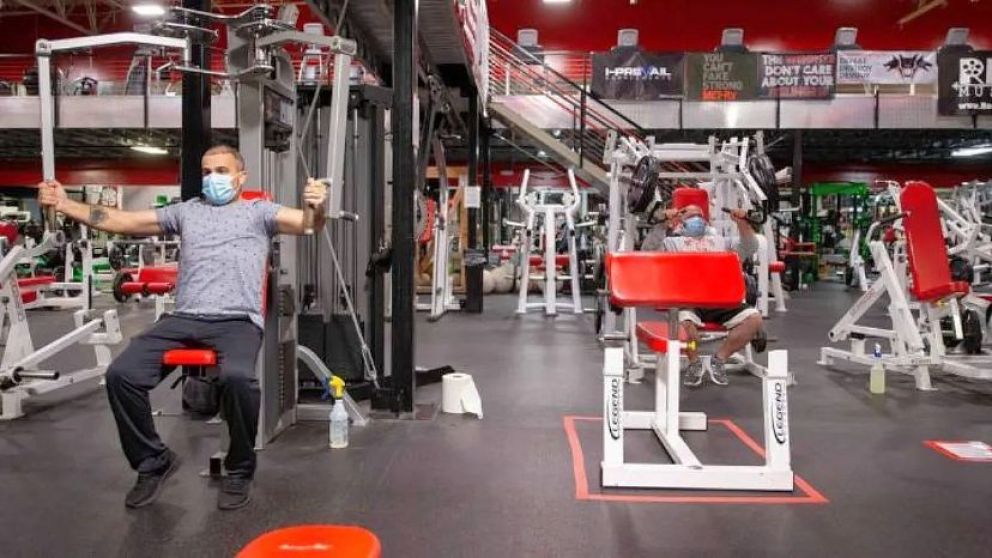 Gimnasios deberán procurar entrenamiento sin contacto físico