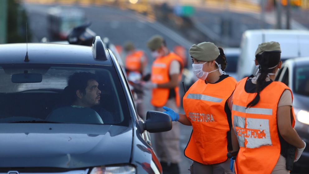 ¿Cuantas personas pueden viajar en un auto?