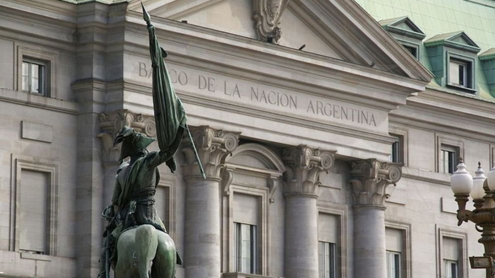 Hecker denunció irregularidades en el programa de retiros de gerentes