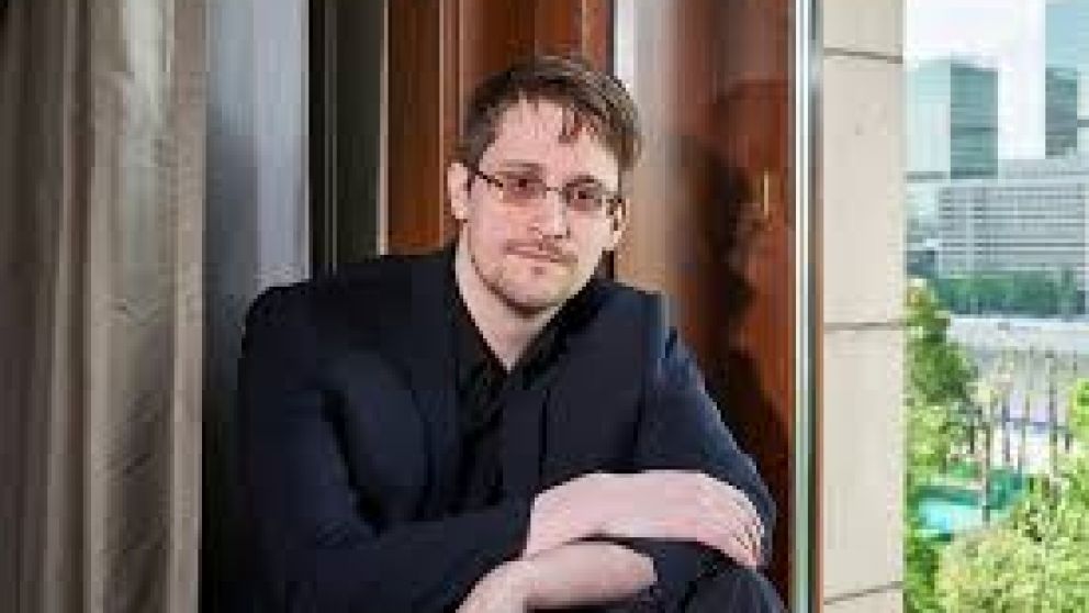 Rusia le otorga el permiso de residencia permanente a Snowden