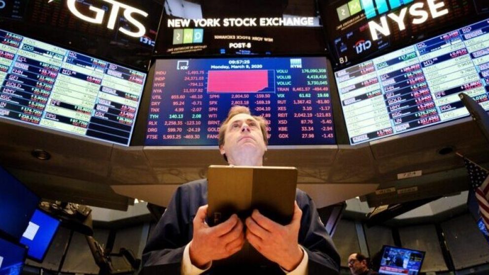 El Nasdaq toca mínimos de las últimas tres semanas