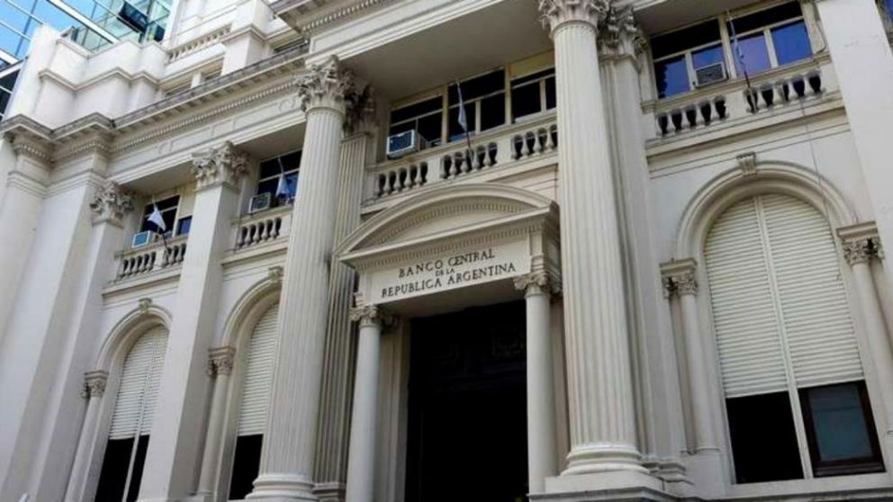 En plena tensi�n cambiaria, el Central sube un punto la tasa de plazos fijos al 34%