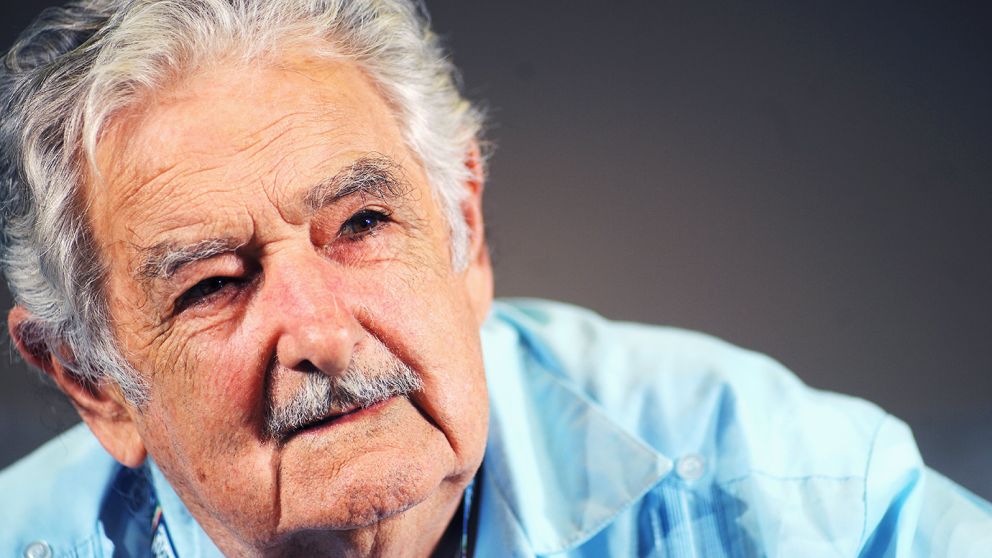 Mujica renuncia al Senado uruguayo y se retira de la política