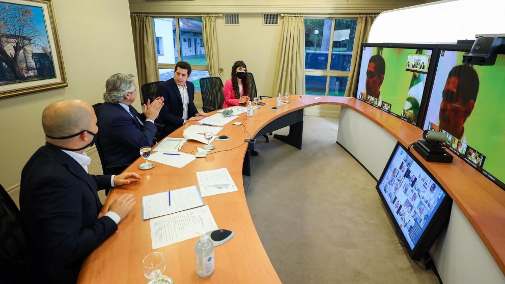 Alberto presentó un programa de asistencia directa a municipios
