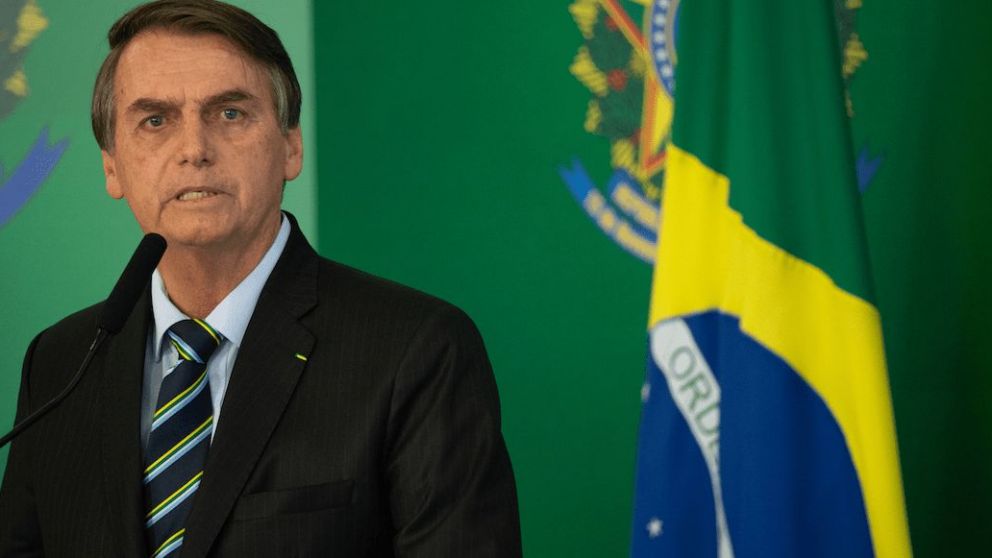 Bolsonaro comparó a la vacuna contra el coronavirus con armamento bélico