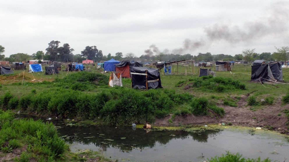 La justicia suspendió desalojo en Guernica y Provincia ofreció reubicar a las últimas familias