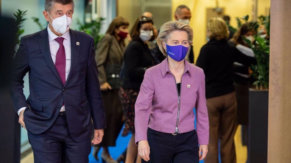 Presidenta de la CE abandonó una cumbre europea por un caso positivo en su equipo