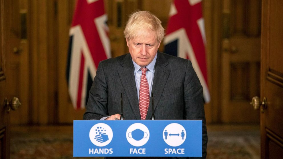 Londres prohibe las reuniones para contener rebrotes de coronavirus