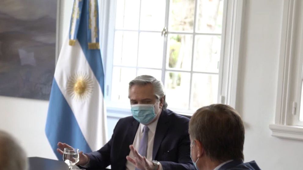 Fernández suscribió acuerdo con el gobernador de Mendoza