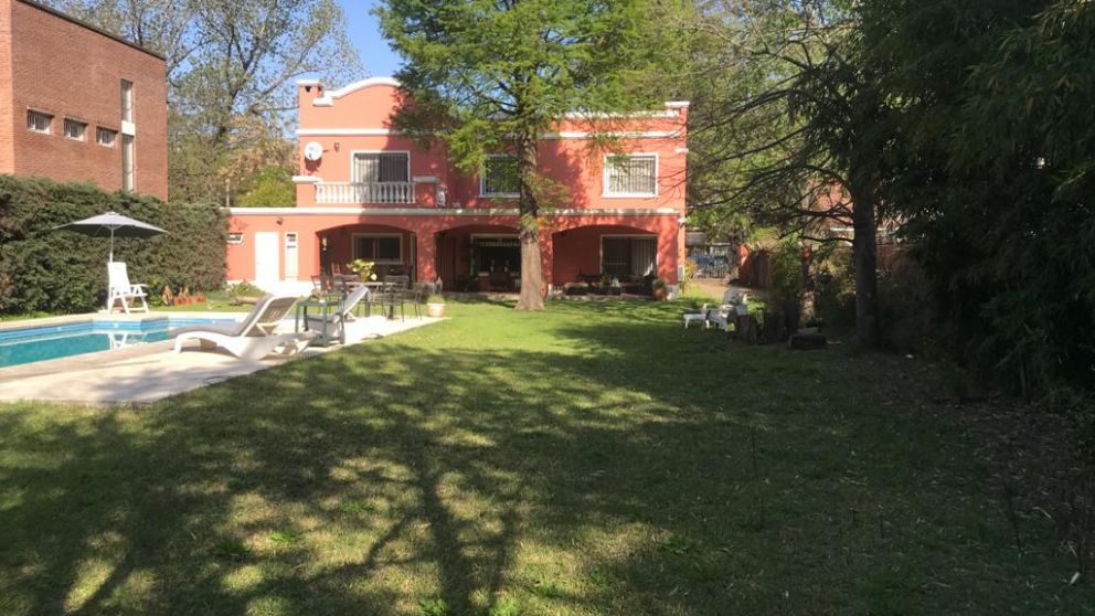 Por el mes de enero piden USD3700 por esta casa de Parque Leloir.