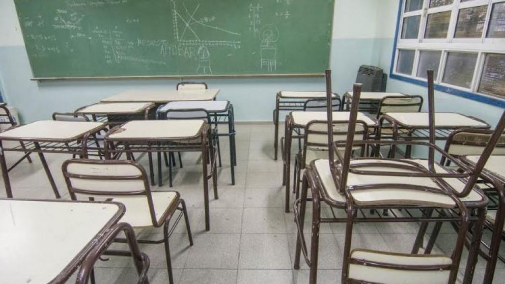 Escuelas: si los números de contagios por covid-19 no ascienden se podría activar un nuevo protocolo