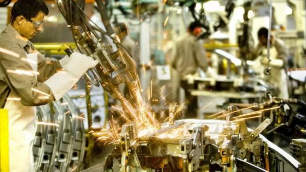 La producción industrial cayó 0,9% en agosto