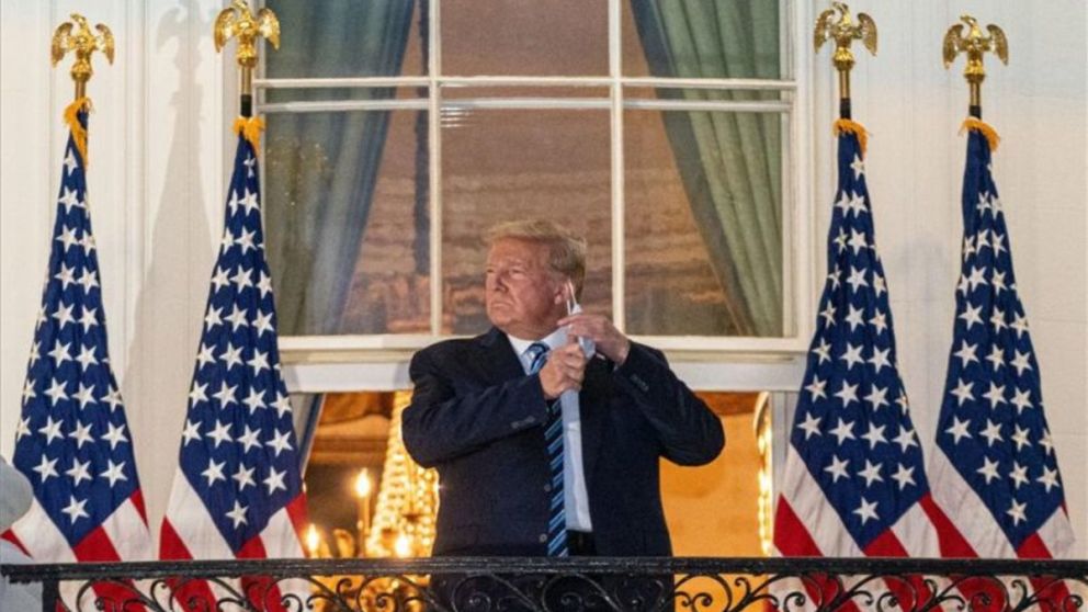 Donald Trump en el balcón de la Casa Blanca