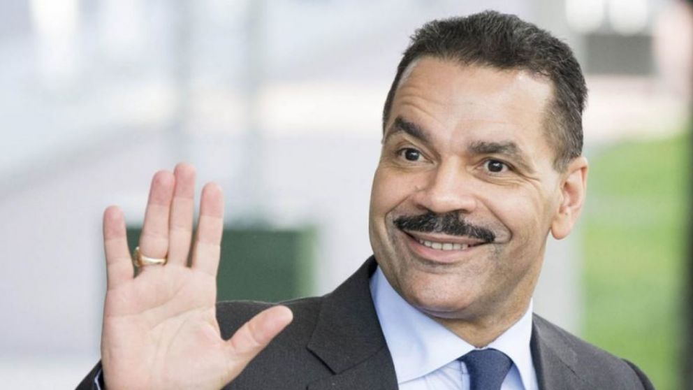 Noble pide declarar como testigo en la causa del memorándum con Irán