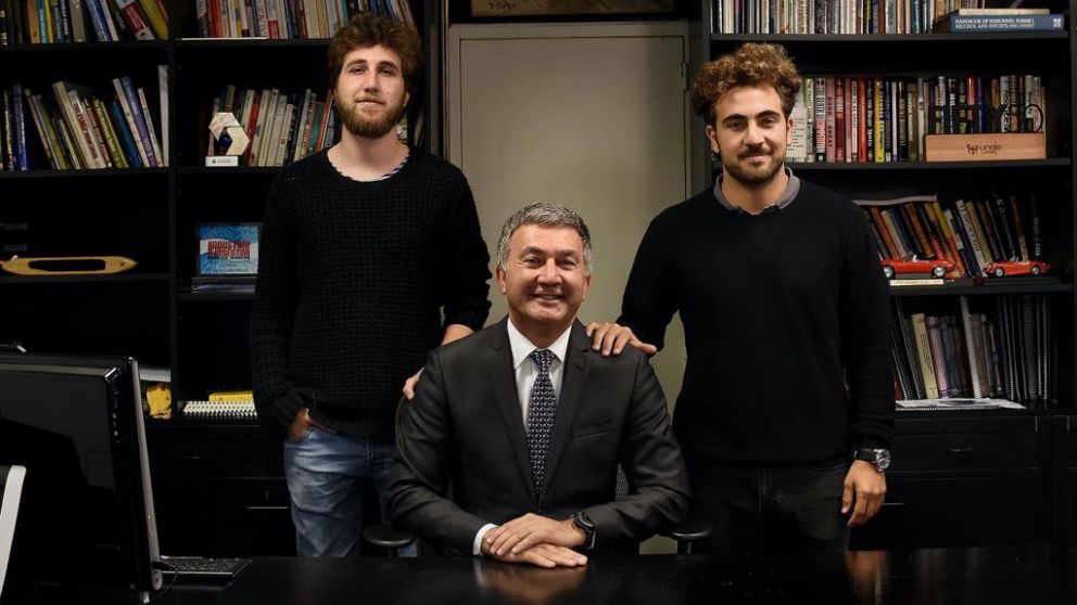 Teddy Karagozian y sus hijos Lucas y Tommy, parte de la familia que trabaja en TN Platex