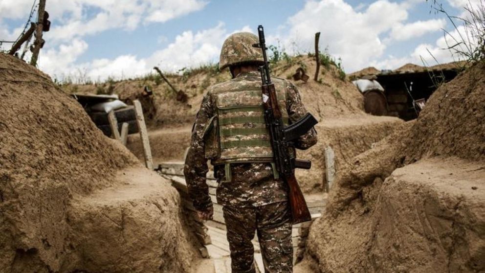 Nagorno Karabaj retira tropas en varios sectores