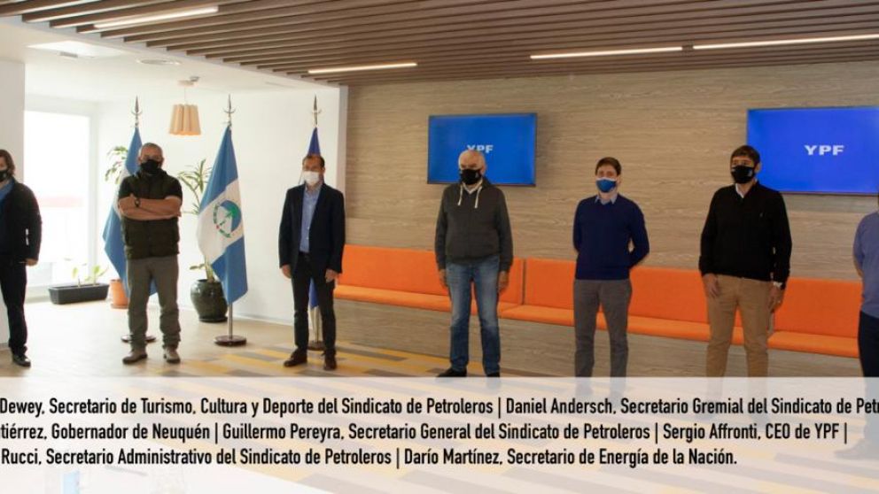 Vaca Muerta: firman acuerdo salarial y laboral para relanzar la actividad