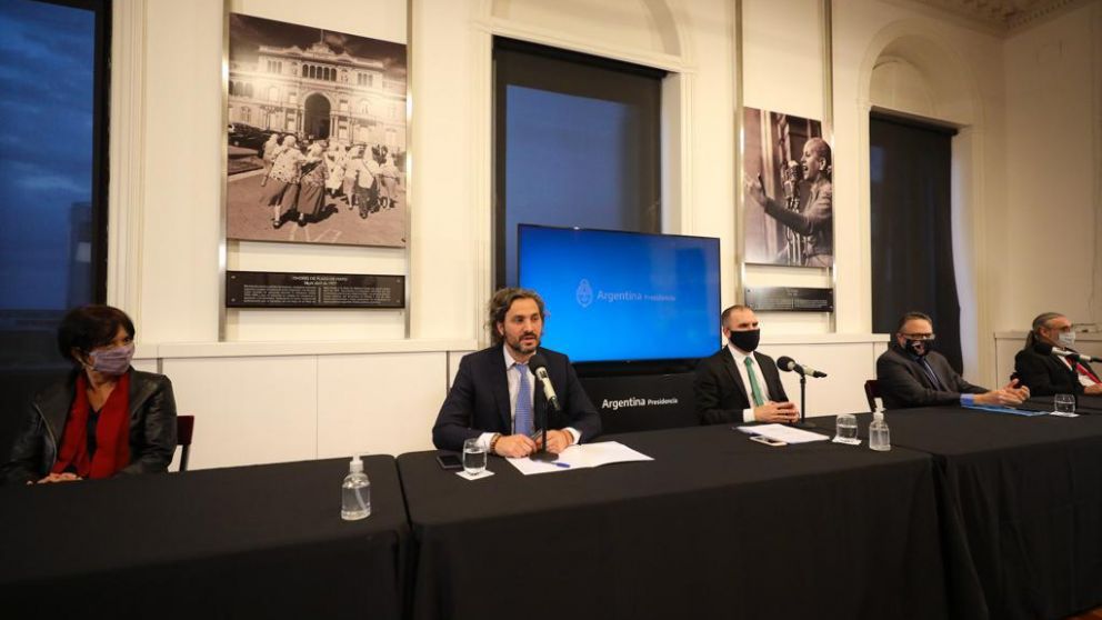 Cafiero, Marc� Del Pont, Guzm�n, Kulfas y Basterra en la previa del anuncio con empresarios