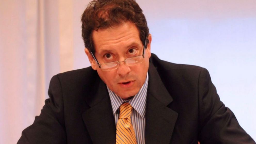 La batería del Central: sube tasas, elimina la tablita del dólar oficial y habilita yuanes para comercio exterior